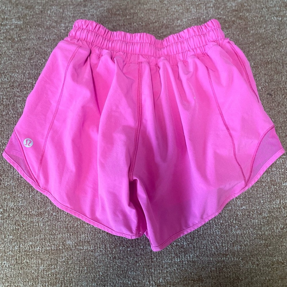 Lululemon Hotty Hot Shorts size 0 good condition no defects worn a couple times